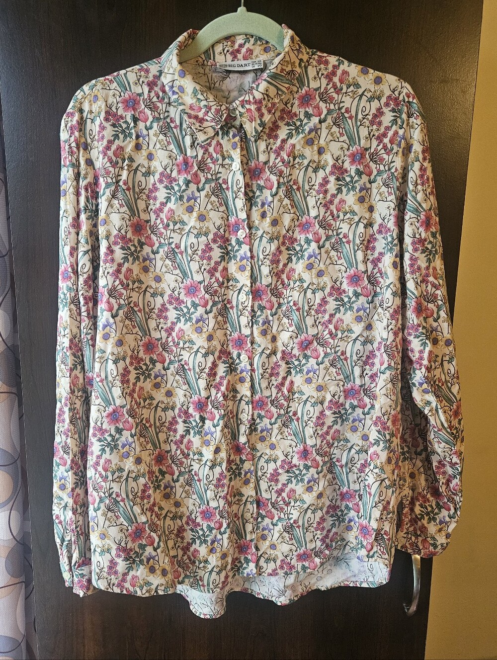 Big Dart Vivid Floral Button-Up Blouse — Pink & Green Flowers on Cream Size 20